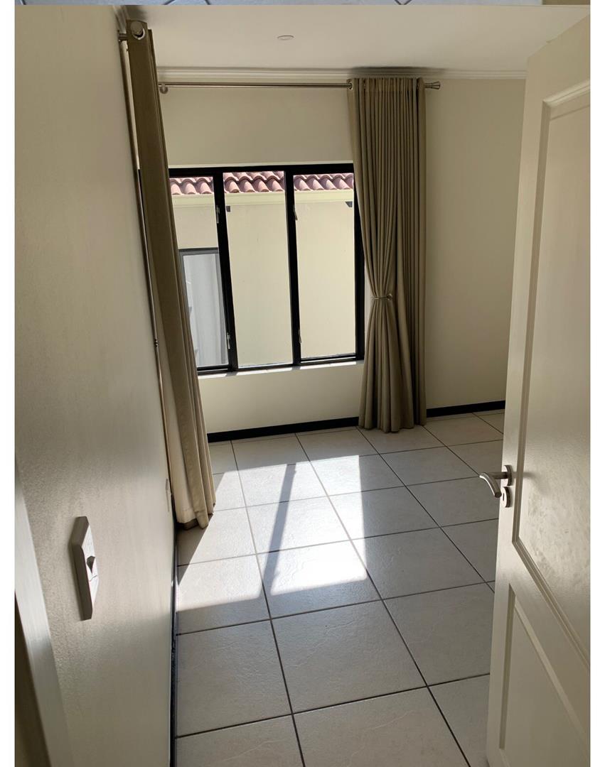 To Let 2 Bedroom Property for Rent in Greenstone Hill Gauteng