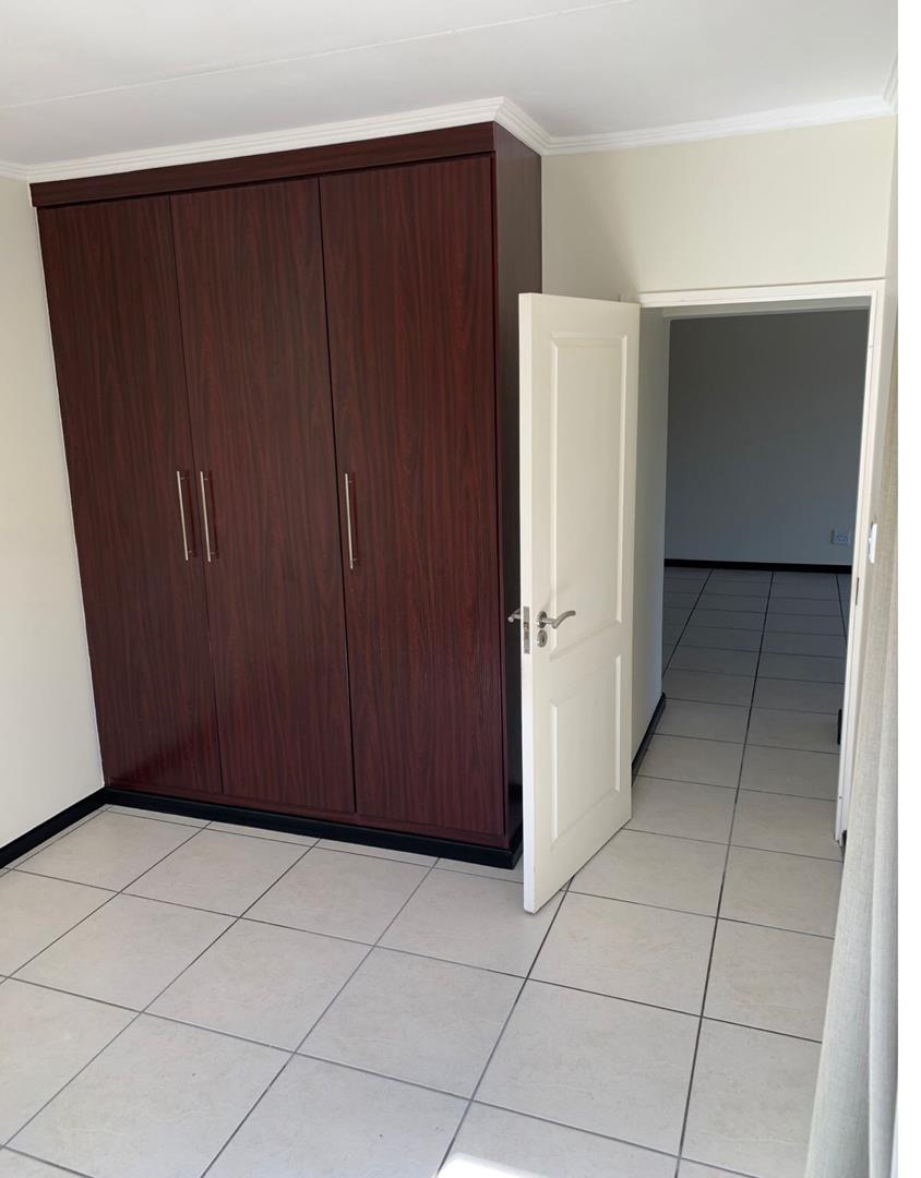 To Let 2 Bedroom Property for Rent in Greenstone Hill Gauteng