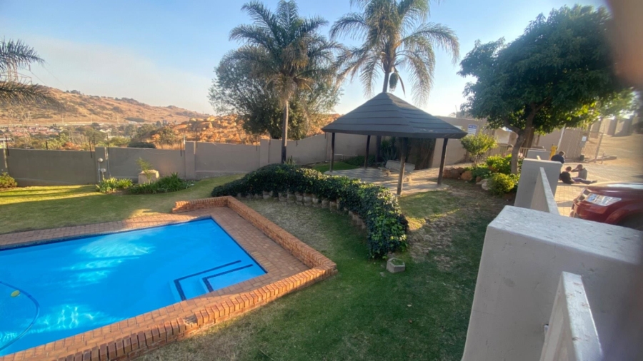 2 Bedroom Property for Sale in Linmeyer Gauteng