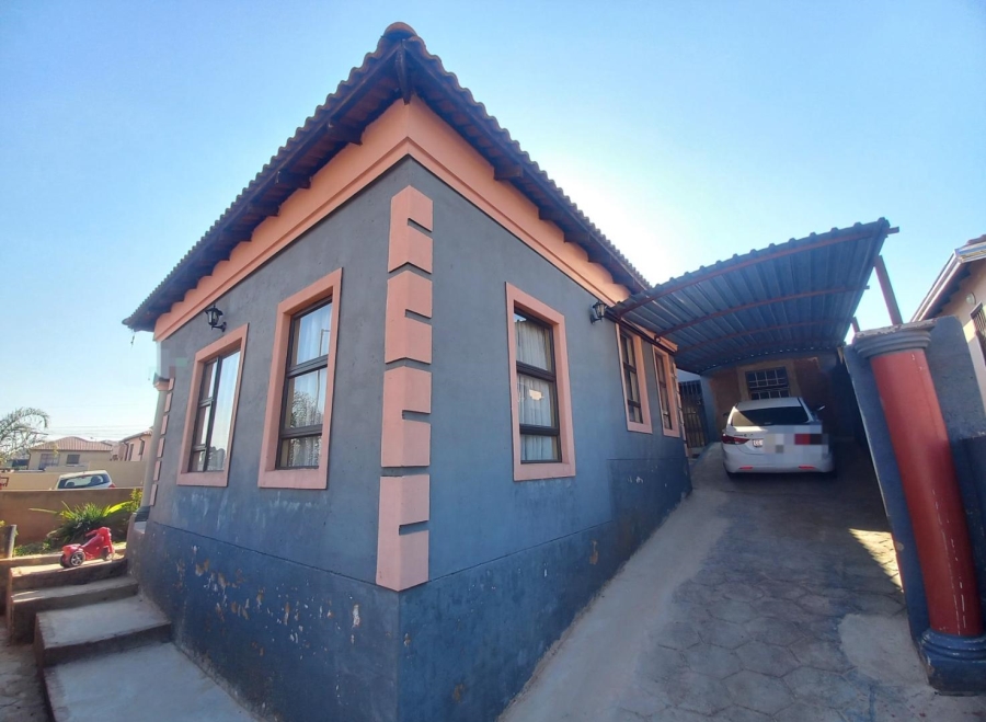 6 Bedroom Property for Sale in Atteridgeville Gauteng