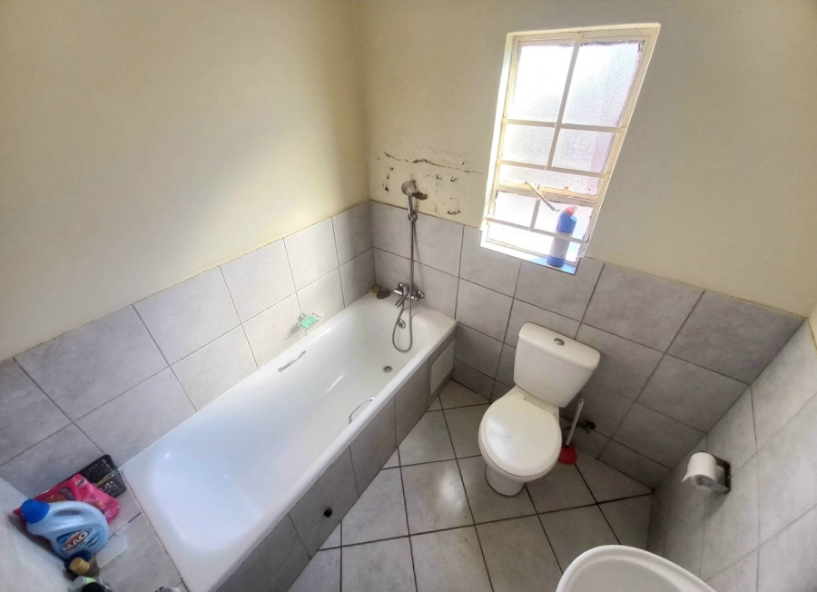 6 Bedroom Property for Sale in Atteridgeville Gauteng