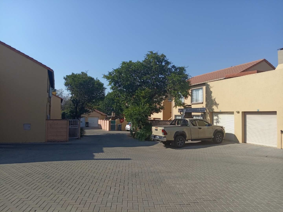 2 Bedroom Property for Sale in Willow Park Manor Gauteng