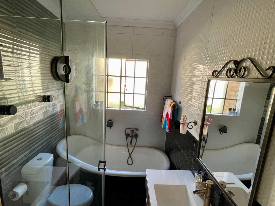 2 Bedroom Property for Sale in Weltevreden Park Gauteng