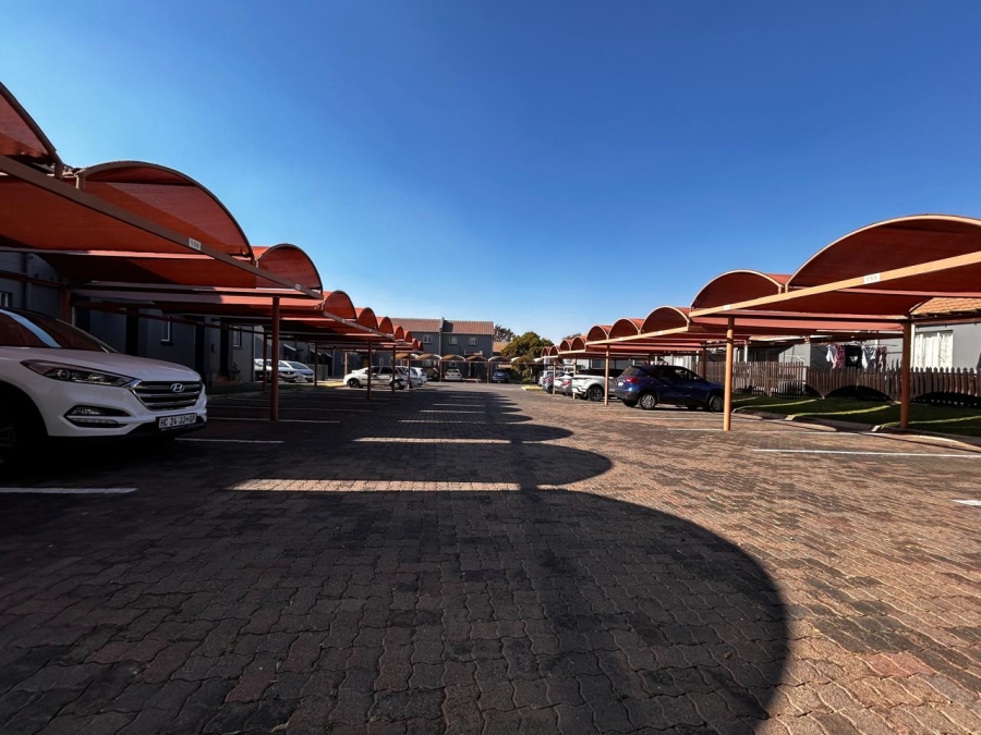 2 Bedroom Property for Sale in Greenstone Hill Gauteng