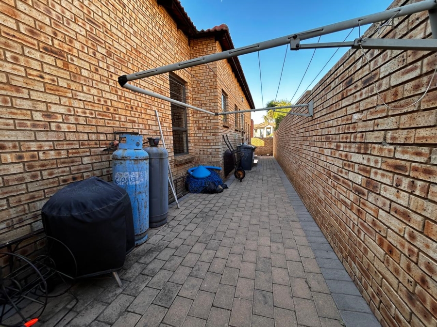 4 Bedroom Property for Sale in Meyersdal Gauteng