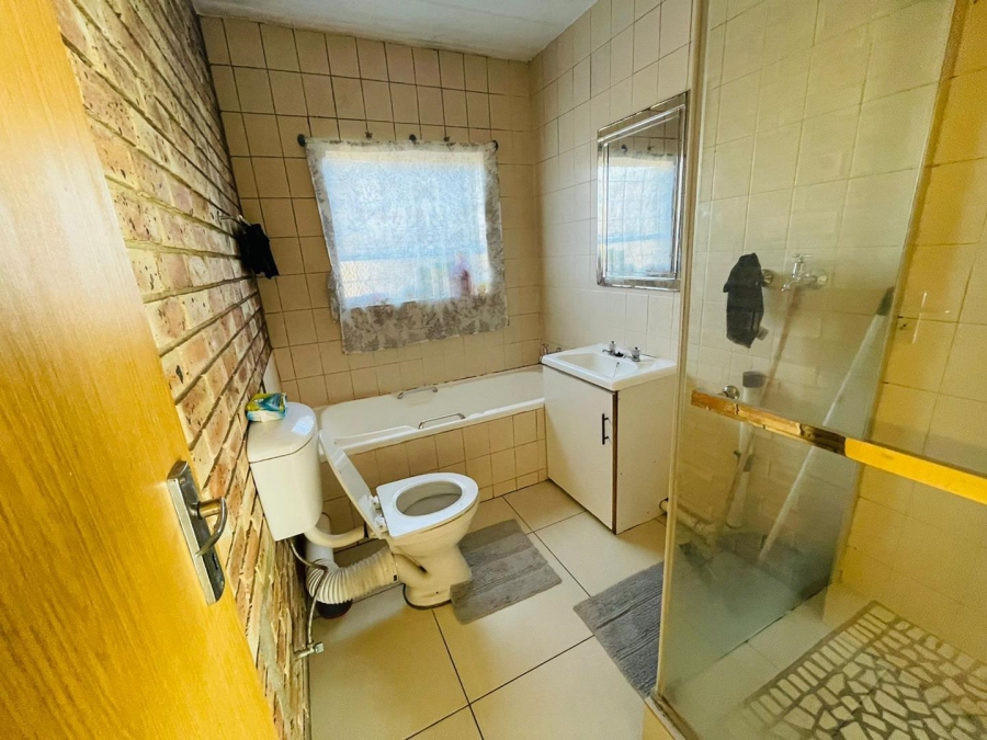 2 Bedroom Property for Sale in Boltonia Gauteng