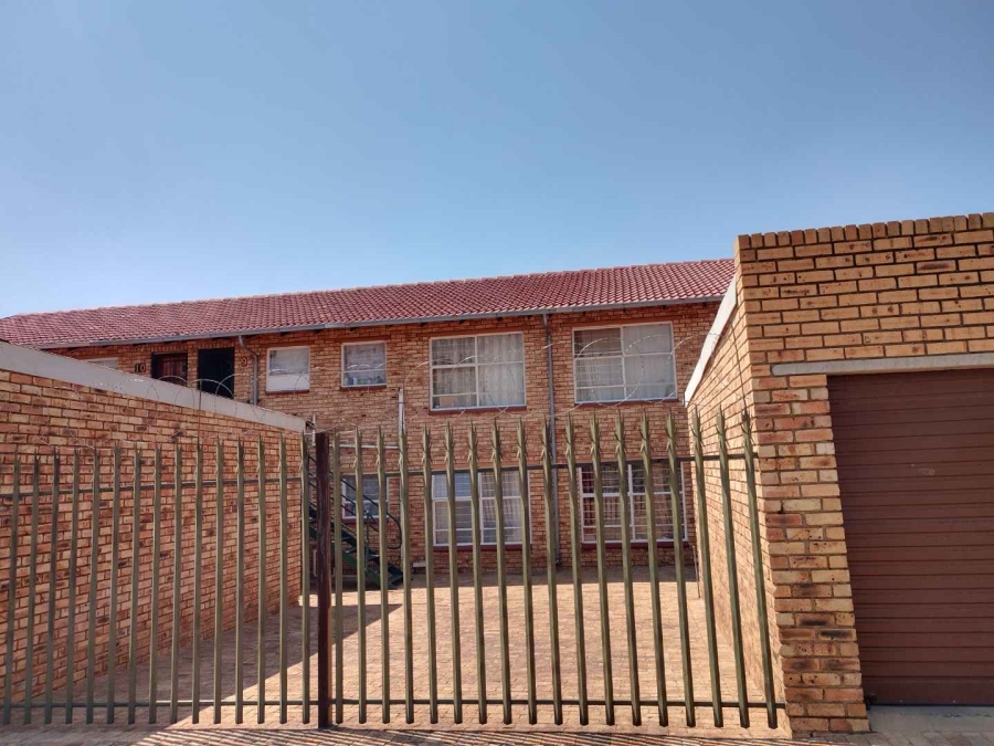 2 Bedroom Property for Sale in Boltonia Gauteng