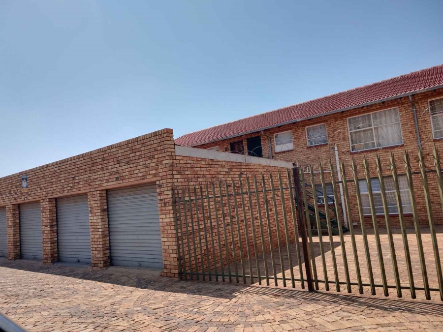 2 Bedroom Property for Sale in Boltonia Gauteng