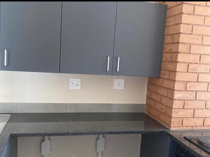 To Let 2 Bedroom Property for Rent in Vorna Valley Gauteng