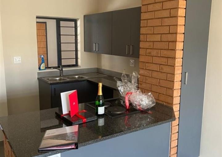 To Let 2 Bedroom Property for Rent in Vorna Valley Gauteng