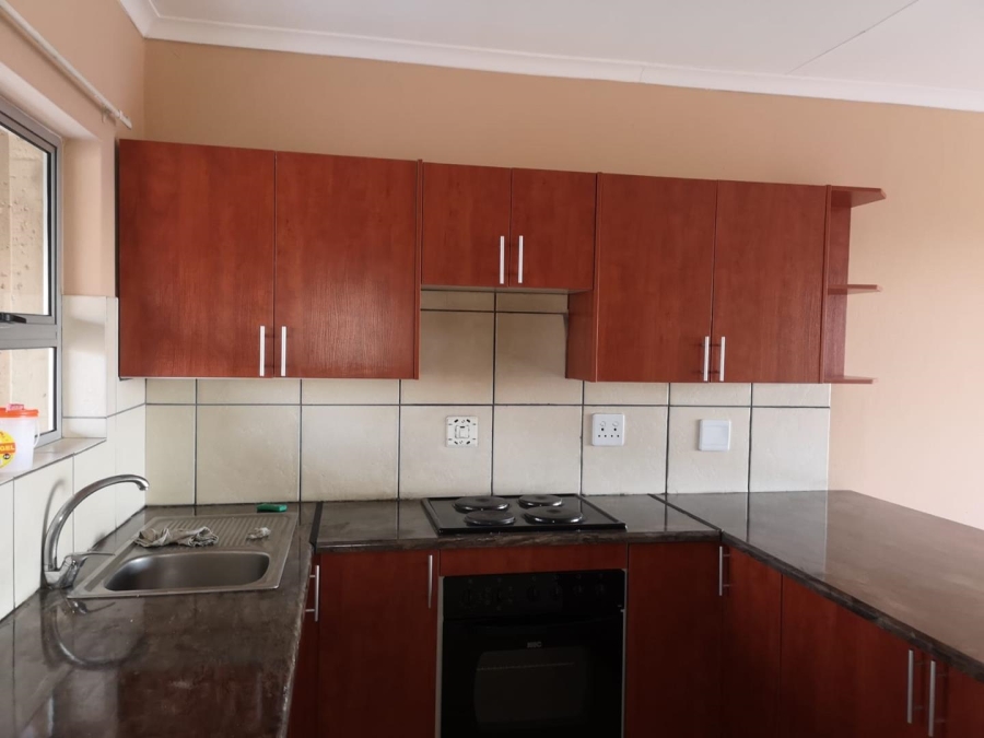 2 Bedroom Property for Sale in Towerby Gauteng