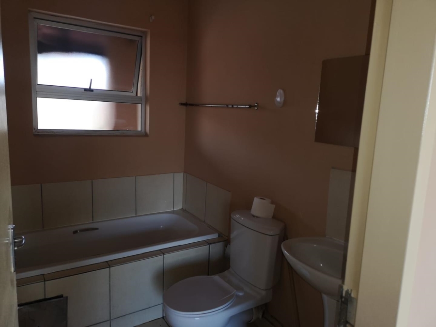 2 Bedroom Property for Sale in Towerby Gauteng