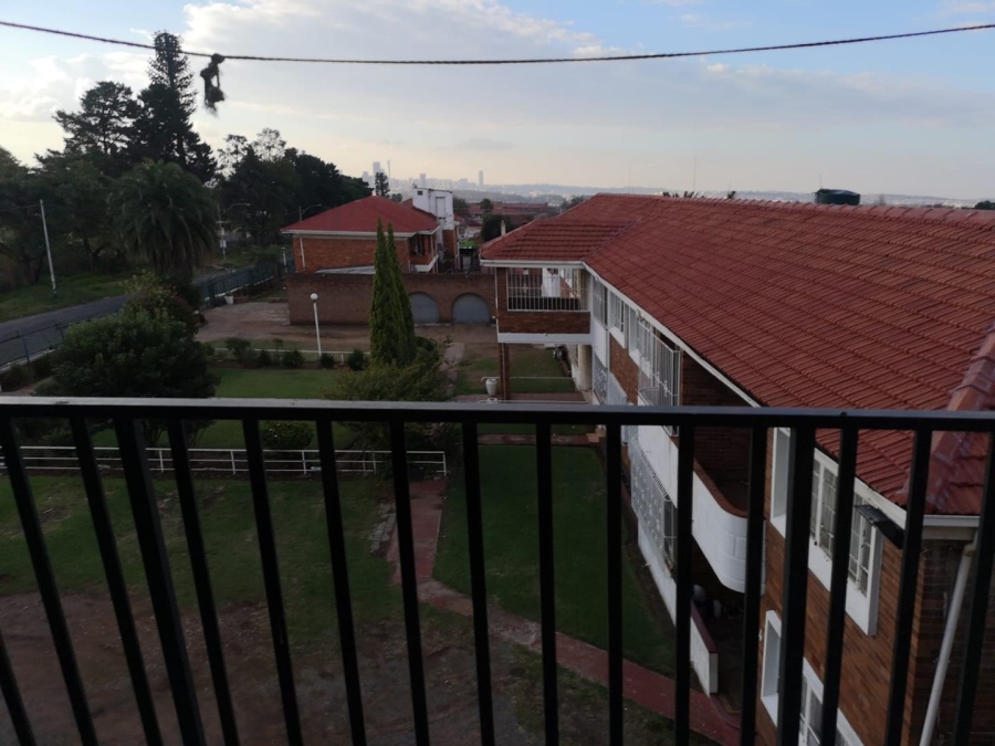 2 Bedroom Property for Sale in Towerby Gauteng