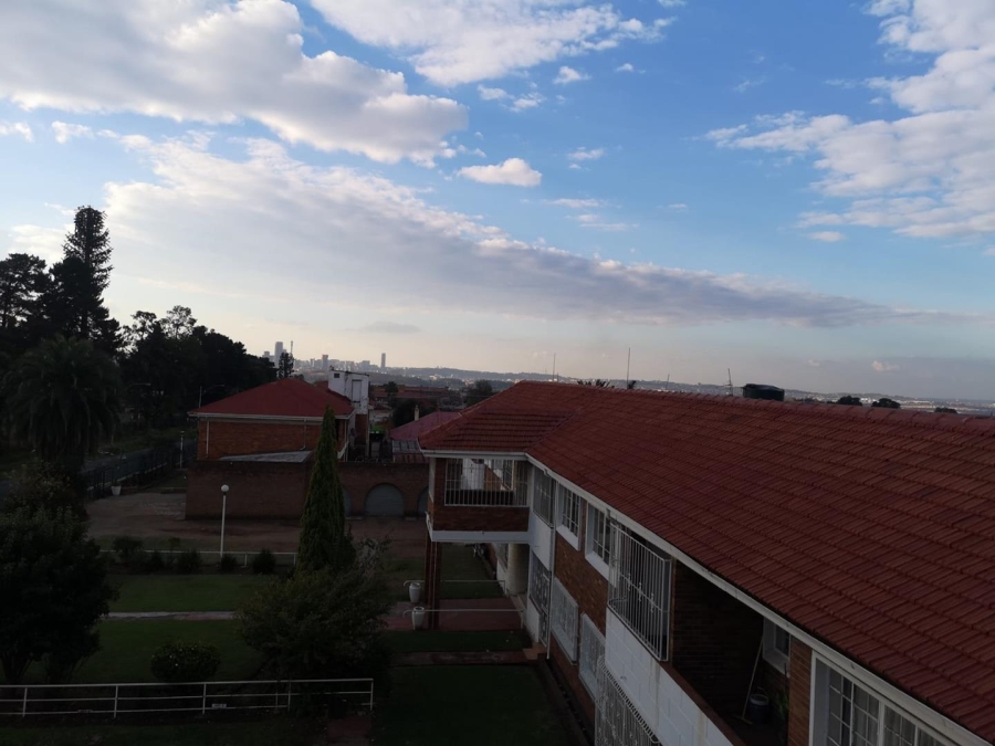 2 Bedroom Property for Sale in Towerby Gauteng