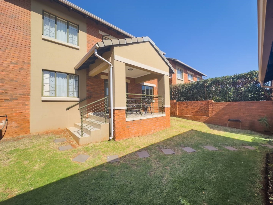 To Let 4 Bedroom Property for Rent in Mooikloof Ridge Gauteng