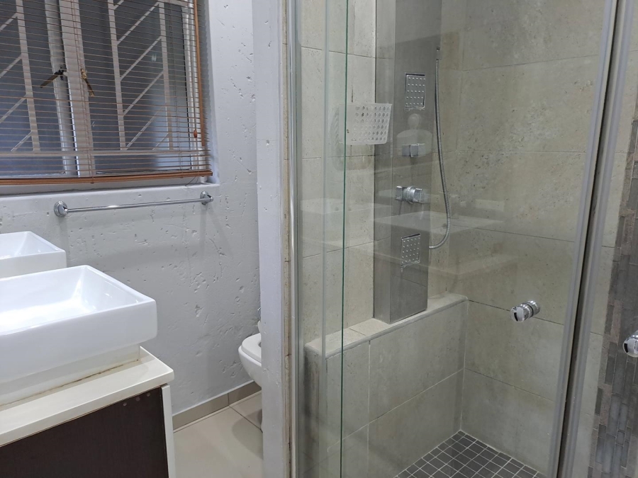 To Let 1 Bedroom Property for Rent in Benmore Gauteng