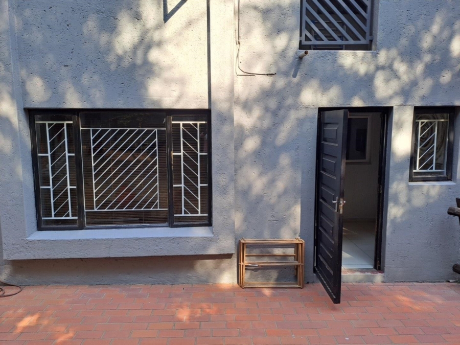 To Let 1 Bedroom Property for Rent in Benmore Gauteng