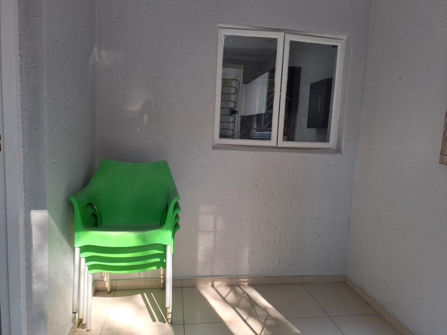 To Let 1 Bedroom Property for Rent in Benmore Gauteng