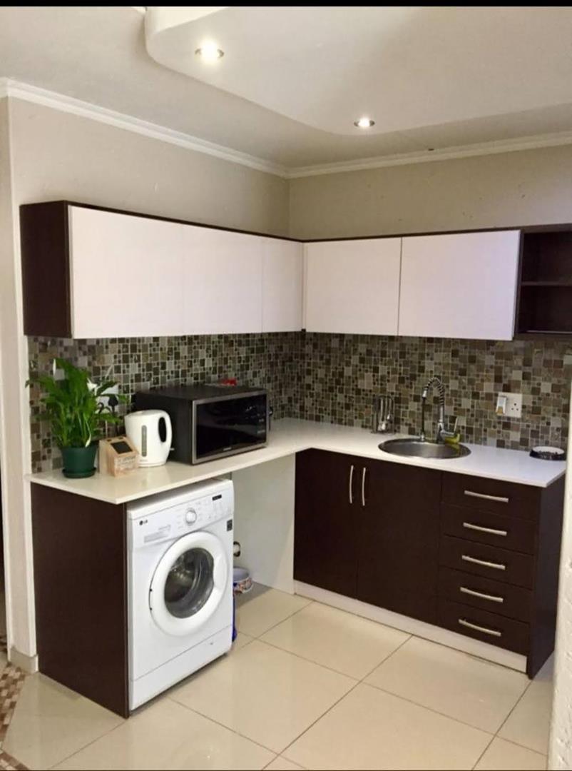 To Let 1 Bedroom Property for Rent in Benmore Gauteng