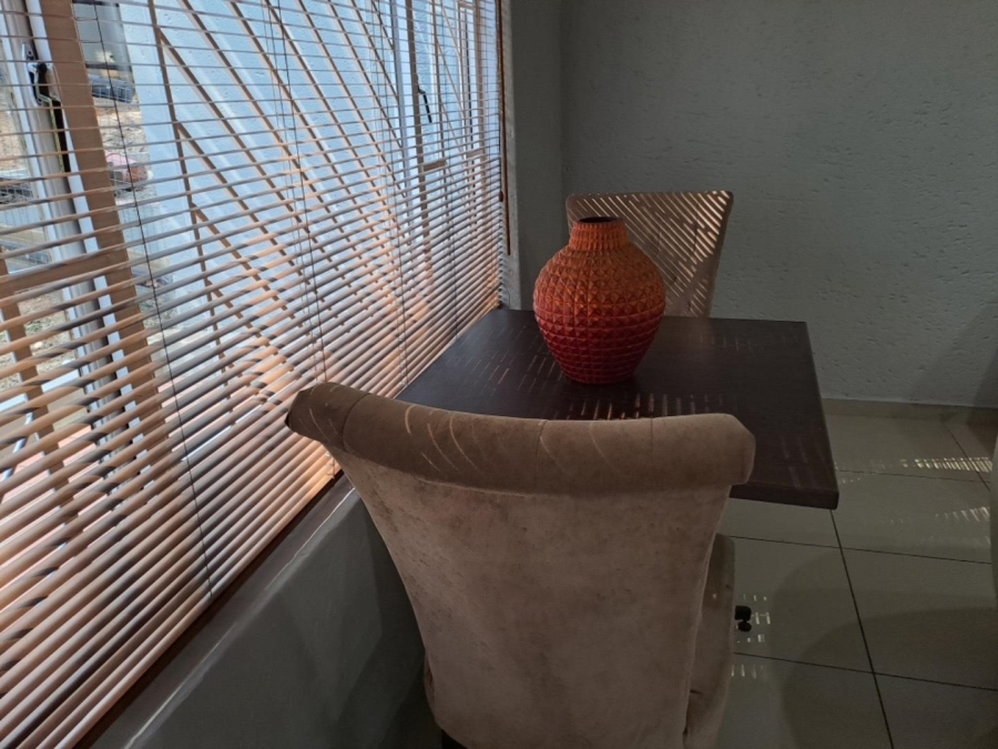 To Let 1 Bedroom Property for Rent in Benmore Gauteng