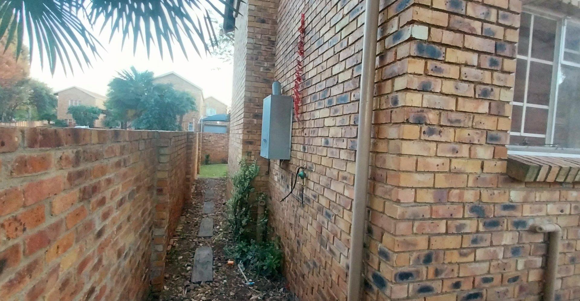 2 Bedroom Property for Sale in Wierdapark Gauteng