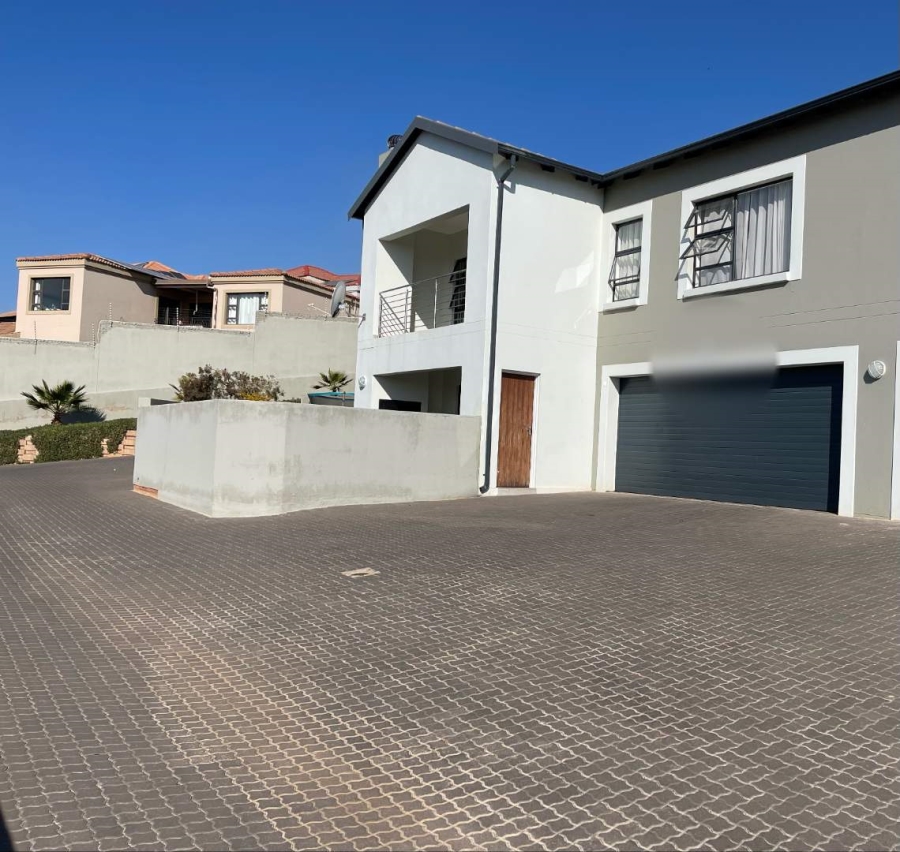 4 Bedroom Property for Sale in Allens Nek Gauteng