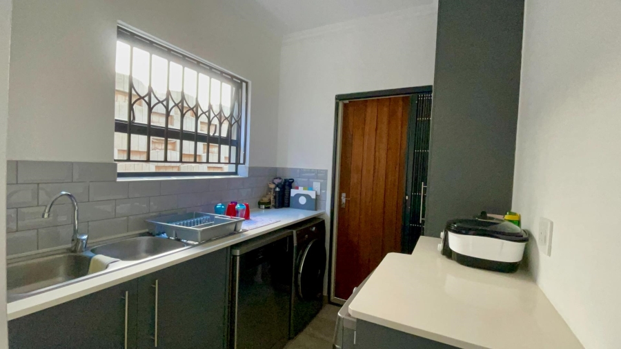 4 Bedroom Property for Sale in Allens Nek Gauteng