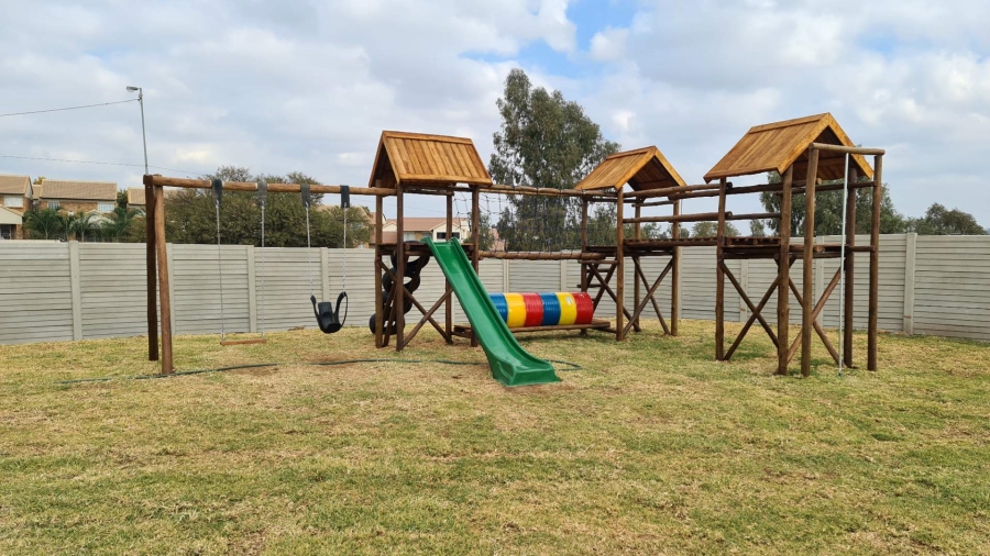 To Let 3 Bedroom Property for Rent in Wierdapark Gauteng