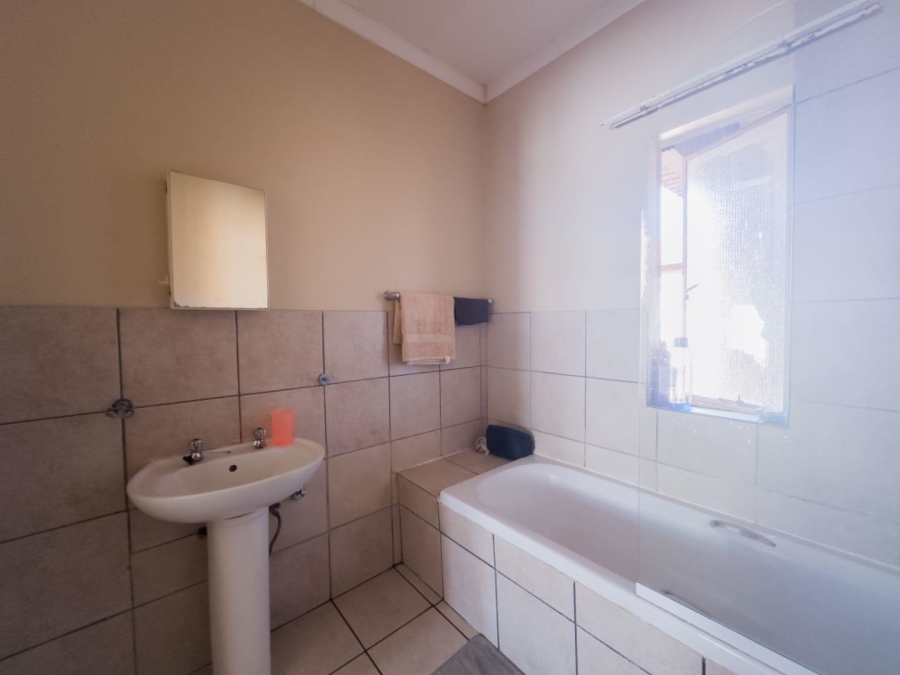 1 Bedroom Property for Sale in Wapadrand Gauteng