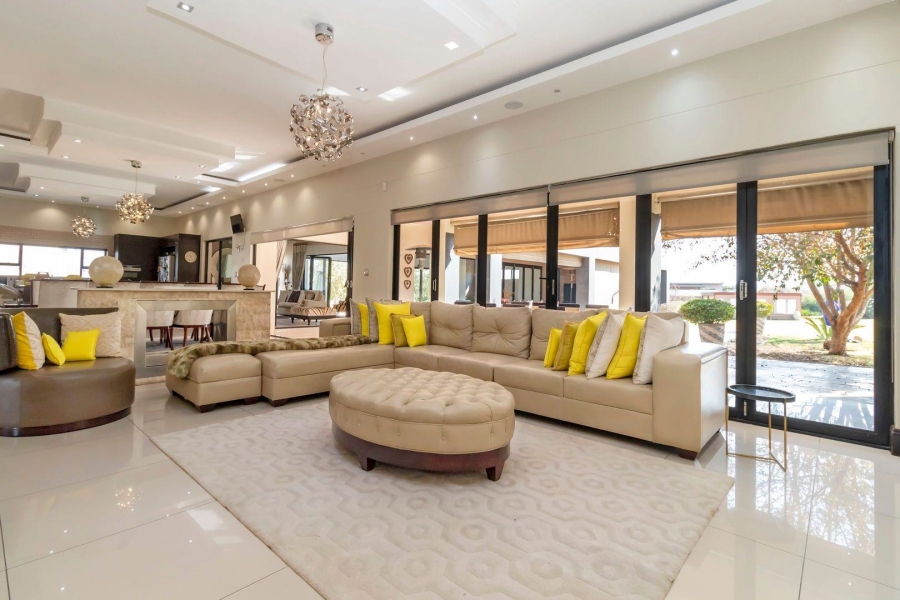 8 Bedroom Property for Sale in Blue Hills Gauteng