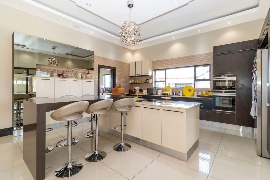 8 Bedroom Property for Sale in Blue Hills Gauteng