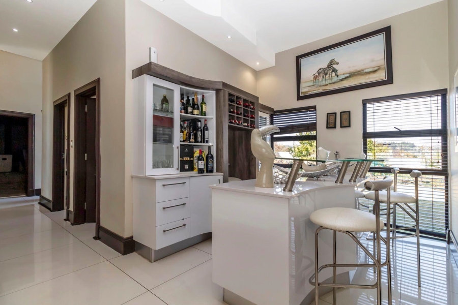 8 Bedroom Property for Sale in Blue Hills Gauteng