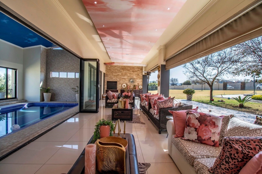 8 Bedroom Property for Sale in Blue Hills Gauteng