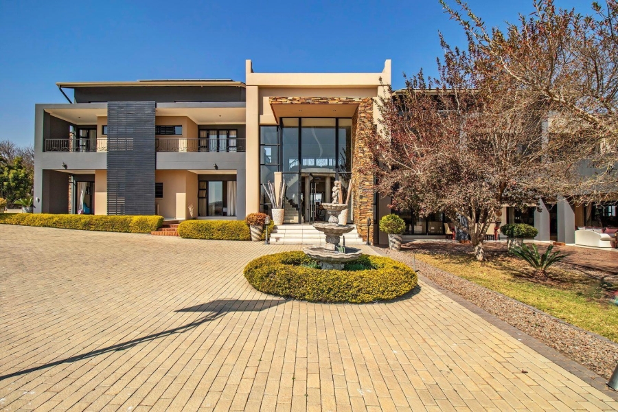 8 Bedroom Property for Sale in Blue Hills Gauteng