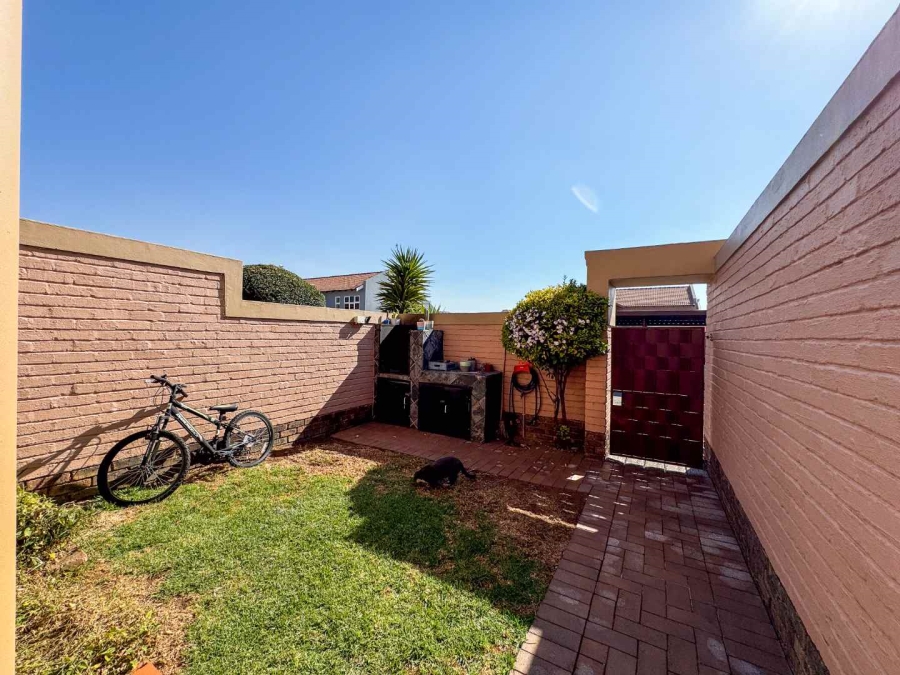 2 Bedroom Property for Sale in New Redruth Gauteng