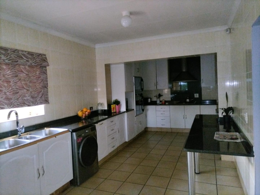 3 Bedroom Property for Sale in Brackenhurst Gauteng