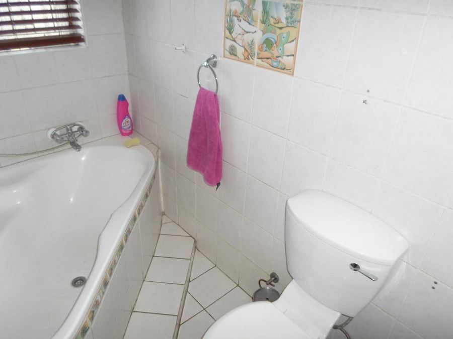 3 Bedroom Property for Sale in Brackenhurst Gauteng