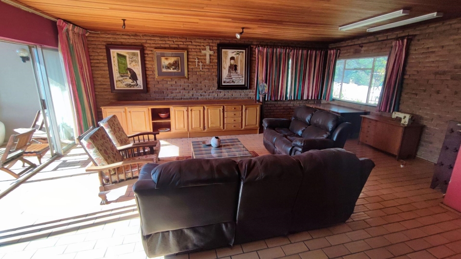 5 Bedroom Property for Sale in Brackenhurst Gauteng