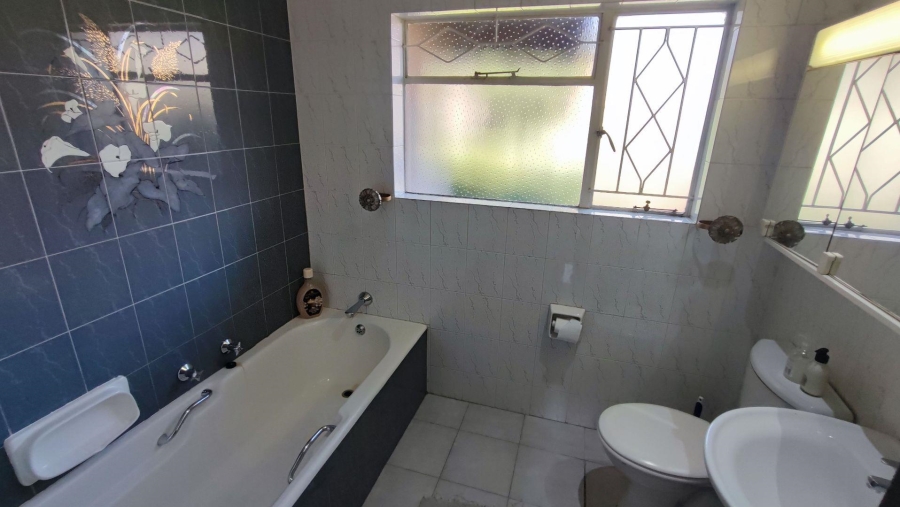 5 Bedroom Property for Sale in Brackenhurst Gauteng