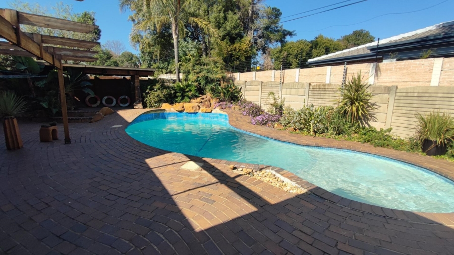 5 Bedroom Property for Sale in Brackenhurst Gauteng