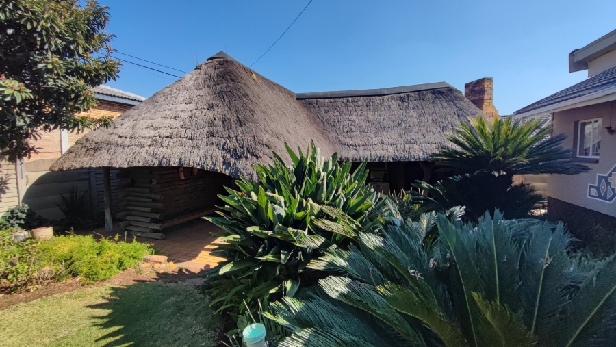 5 Bedroom Property for Sale in Brackenhurst Gauteng