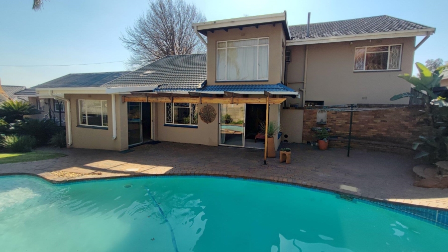 5 Bedroom Property for Sale in Brackenhurst Gauteng