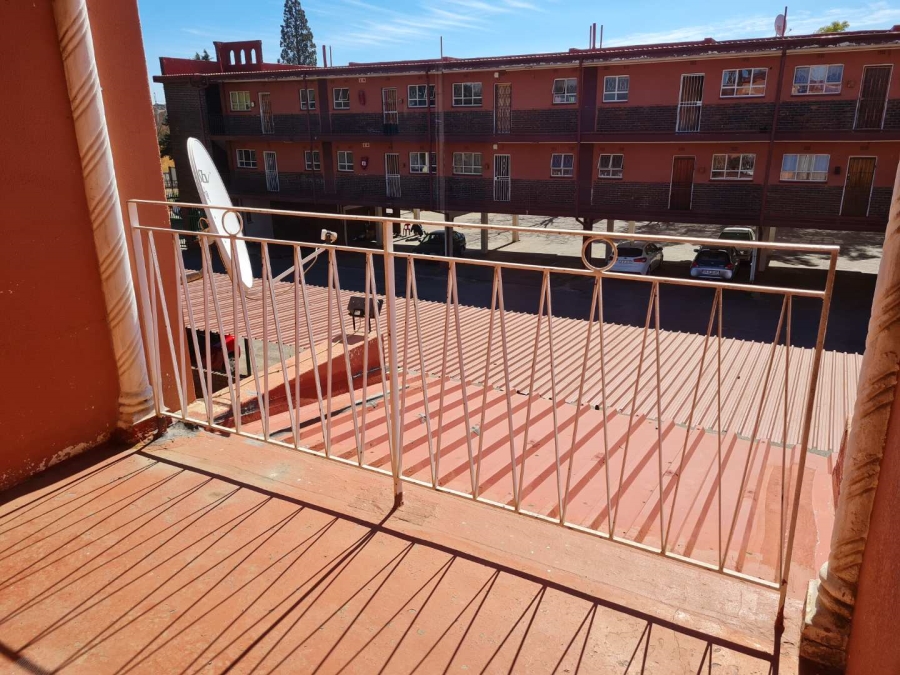 To Let 1 Bedroom Property for Rent in Horison View Gauteng