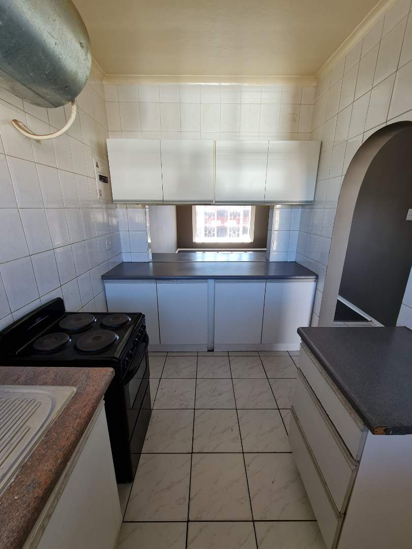 To Let 1 Bedroom Property for Rent in Horison View Gauteng