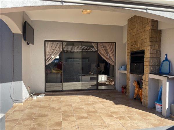 To Let 3 Bedroom Property for Rent in Greenstone Hill Gauteng