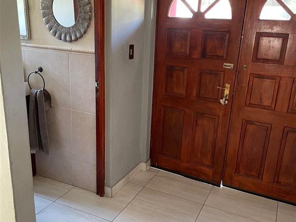 To Let 3 Bedroom Property for Rent in Greenstone Hill Gauteng