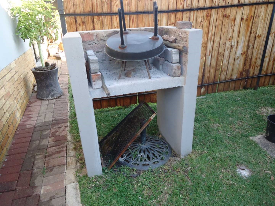 To Let 1 Bedroom Property for Rent in Rietfontein Gauteng