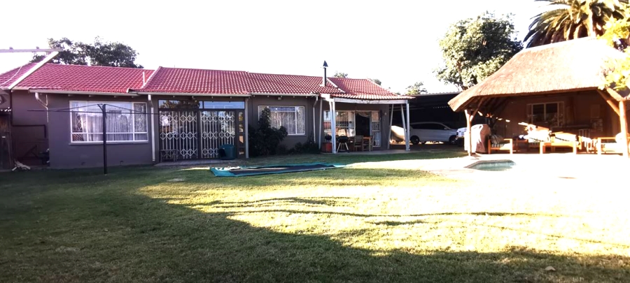 3 Bedroom Property for Sale in Brackendowns Gauteng