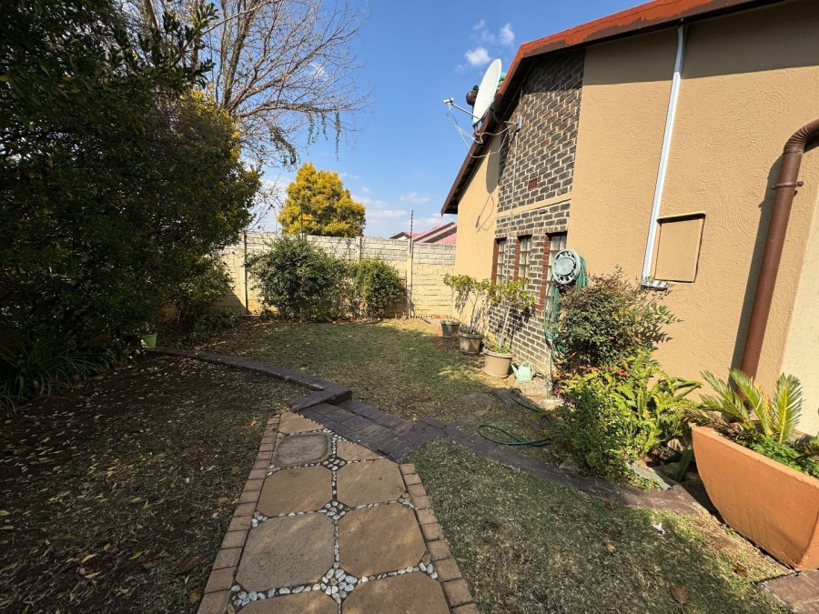 4 Bedroom Property for Sale in Brackendowns Gauteng