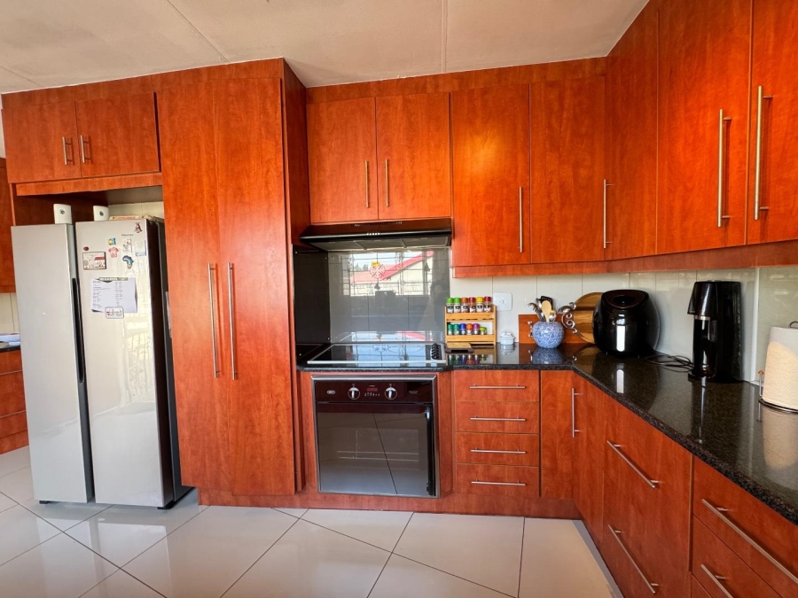 4 Bedroom Property for Sale in Brackendowns Gauteng